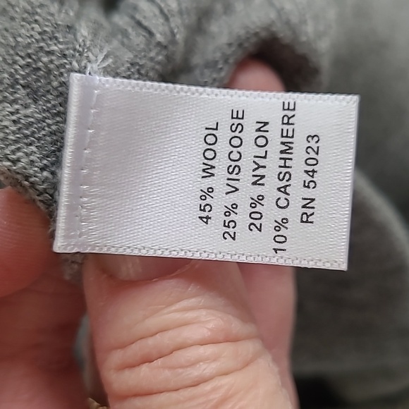 Banana Republic Grey Luxury Cashmere Blend Sweater with Ribbed Detail size Small - Picture 4 of 6